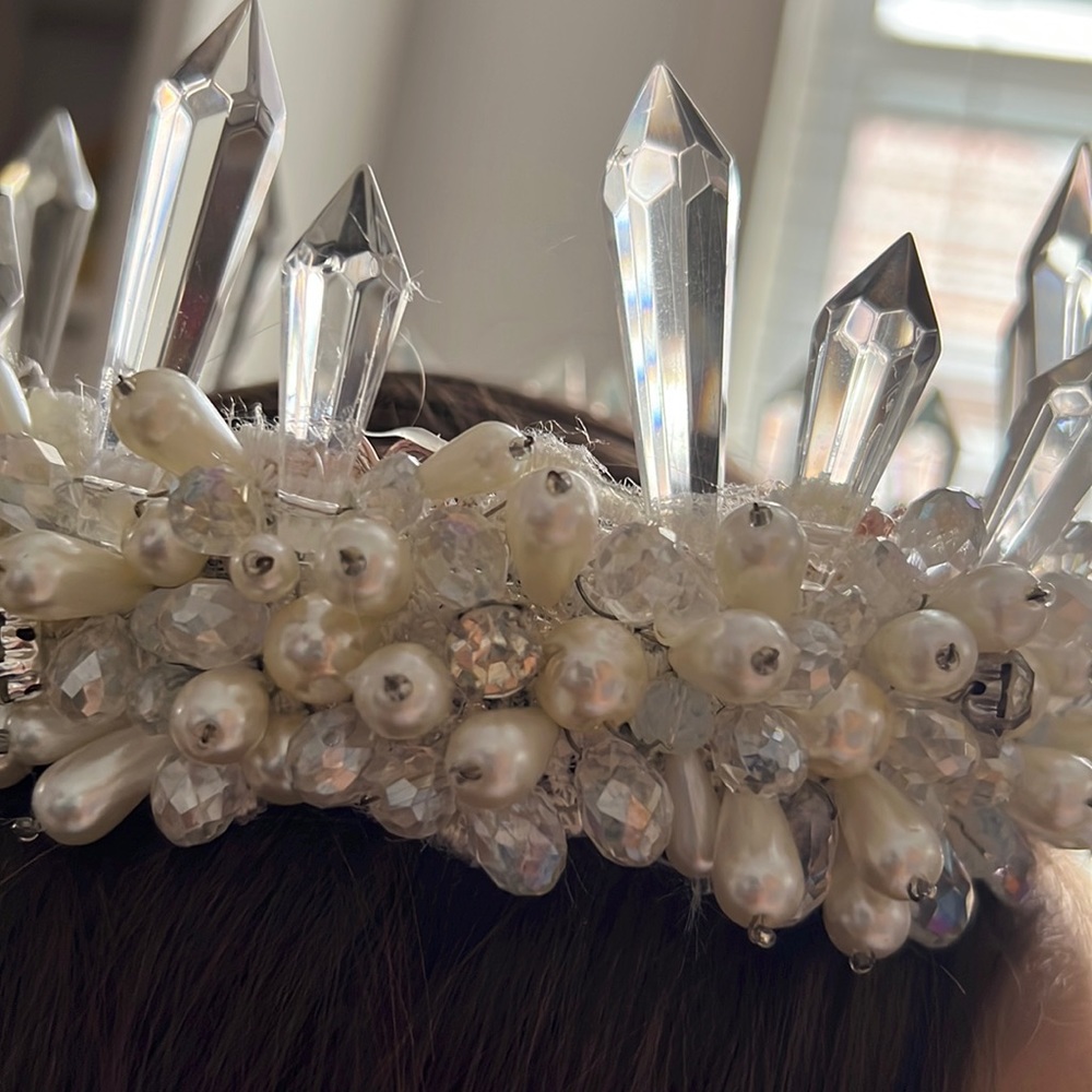 Crown / Princess/ Bride / Pearls and crystal crown 👑Brand New - Picture 5 of 15